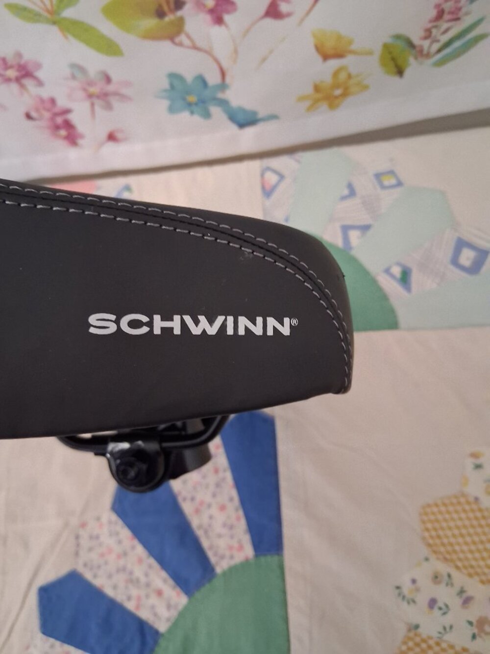 Schwinn Cruise Noseless Foam Bicycle Saddle, Black - Picture 9 of 13